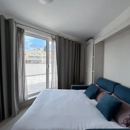 Penthouse Studio With Bbq! * Gzira